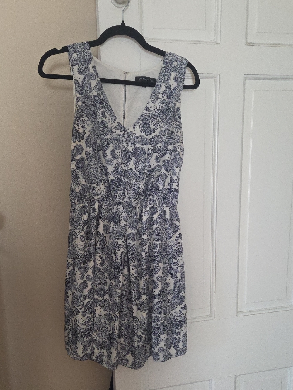 Dynamite White and Blue Paisley V-Neck Dress In Size Medium